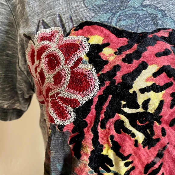 NWT Lucky Brand grey embroidered tiger floral short sleeve t-shirt Size Small - Picture 4 of 10